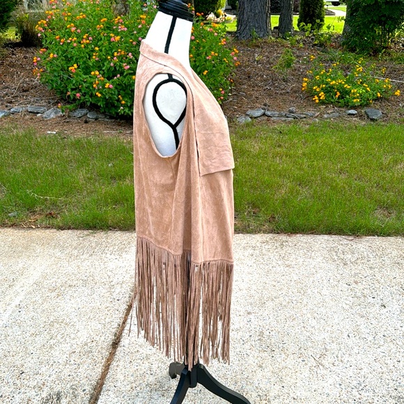 Suede Vest with tassels  (Reduced) - Picture 4 of 8